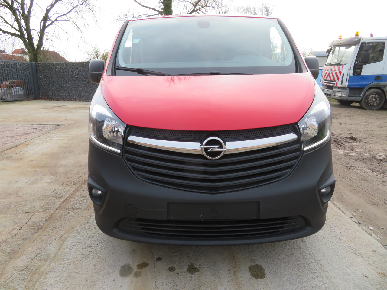 Opel Vivaro 1.6CDTI BI-Turbo - L1H1 - Kis furgon: 2 kép. Opel Vivaro 1.6CDTI BI-Turbo - L1H1 - Kis furgon: 2 kép.