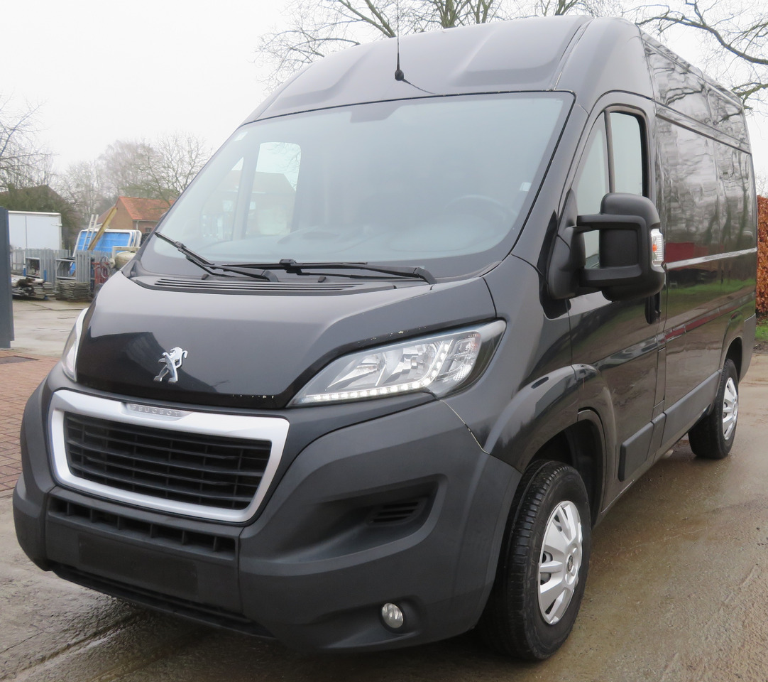 Peugeot Boxer 2.0blue HDI - Kis furgon: 3 kép. Peugeot Boxer 2.0blue HDI - Kis furgon: 3 kép.