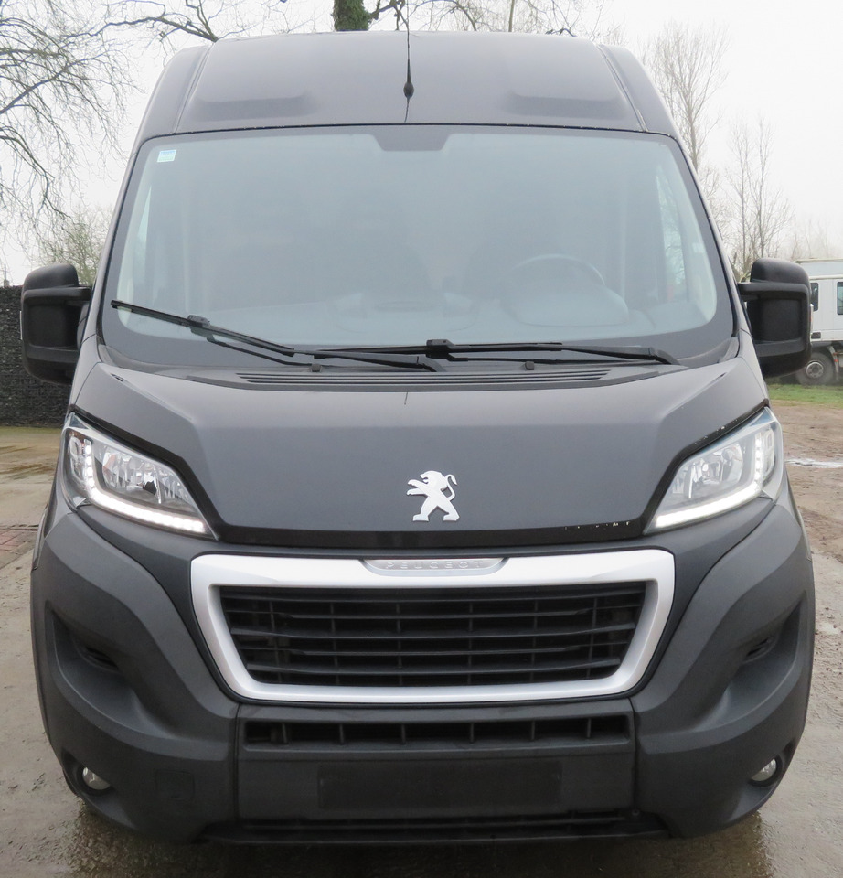 Peugeot Boxer 2.0blue HDI - Kis furgon: 2 kép. Peugeot Boxer 2.0blue HDI - Kis furgon: 2 kép.