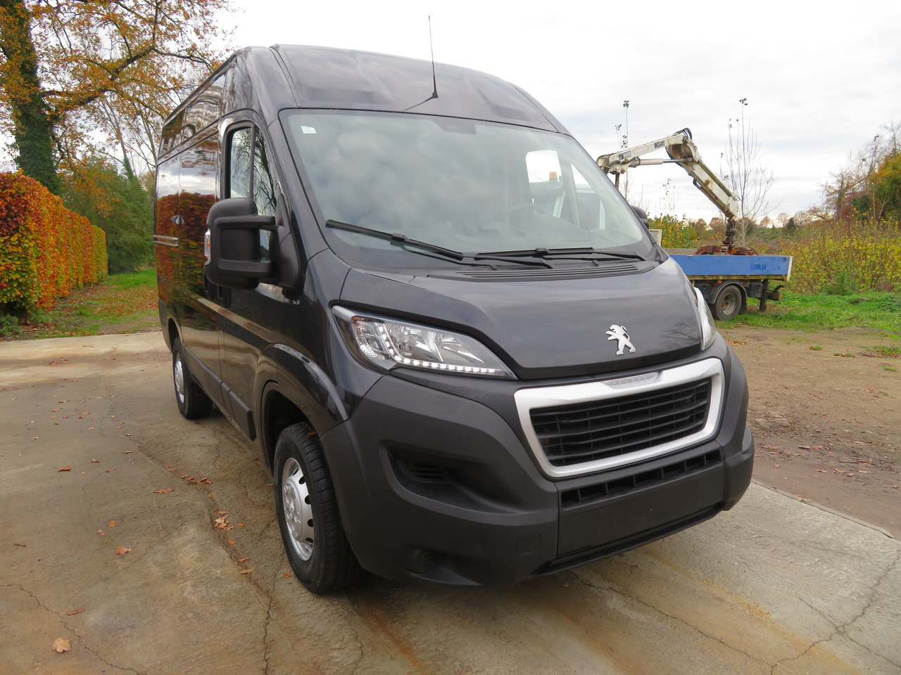 Peugeot Boxer 2.2 BlueHDI L1H2 premium - Kis furgon: 1 kép. Peugeot Boxer 2.2 BlueHDI L1H2 premium - Kis furgon: 1 kép.