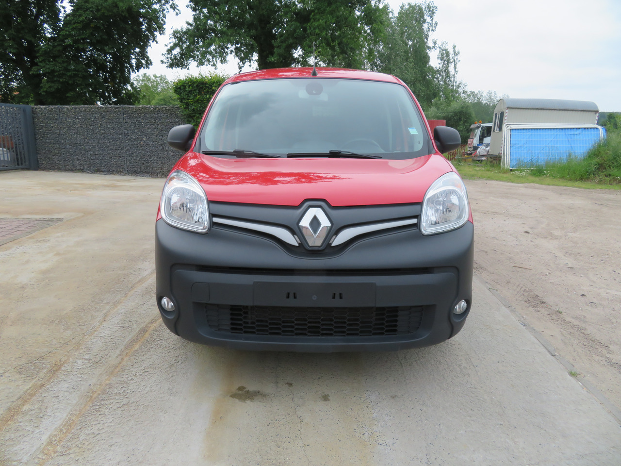 RENAULT Kangoo EXPRESS MAXI 1.5 dCi Grand Confort - Kis furgon: 2 kép. RENAULT Kangoo EXPRESS MAXI 1.5 dCi Grand Confort - Kis furgon: 2 kép.