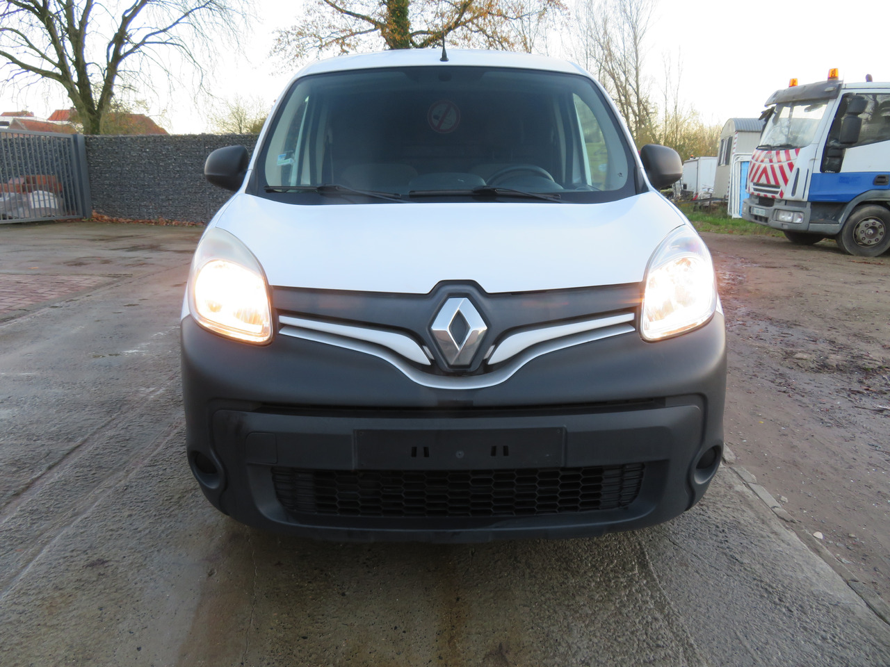 Renault Kangoo EXPRESS ENERGY 1.5dCi - Kis furgon: 2 kép. Renault Kangoo EXPRESS ENERGY 1.5dCi - Kis furgon: 2 kép.