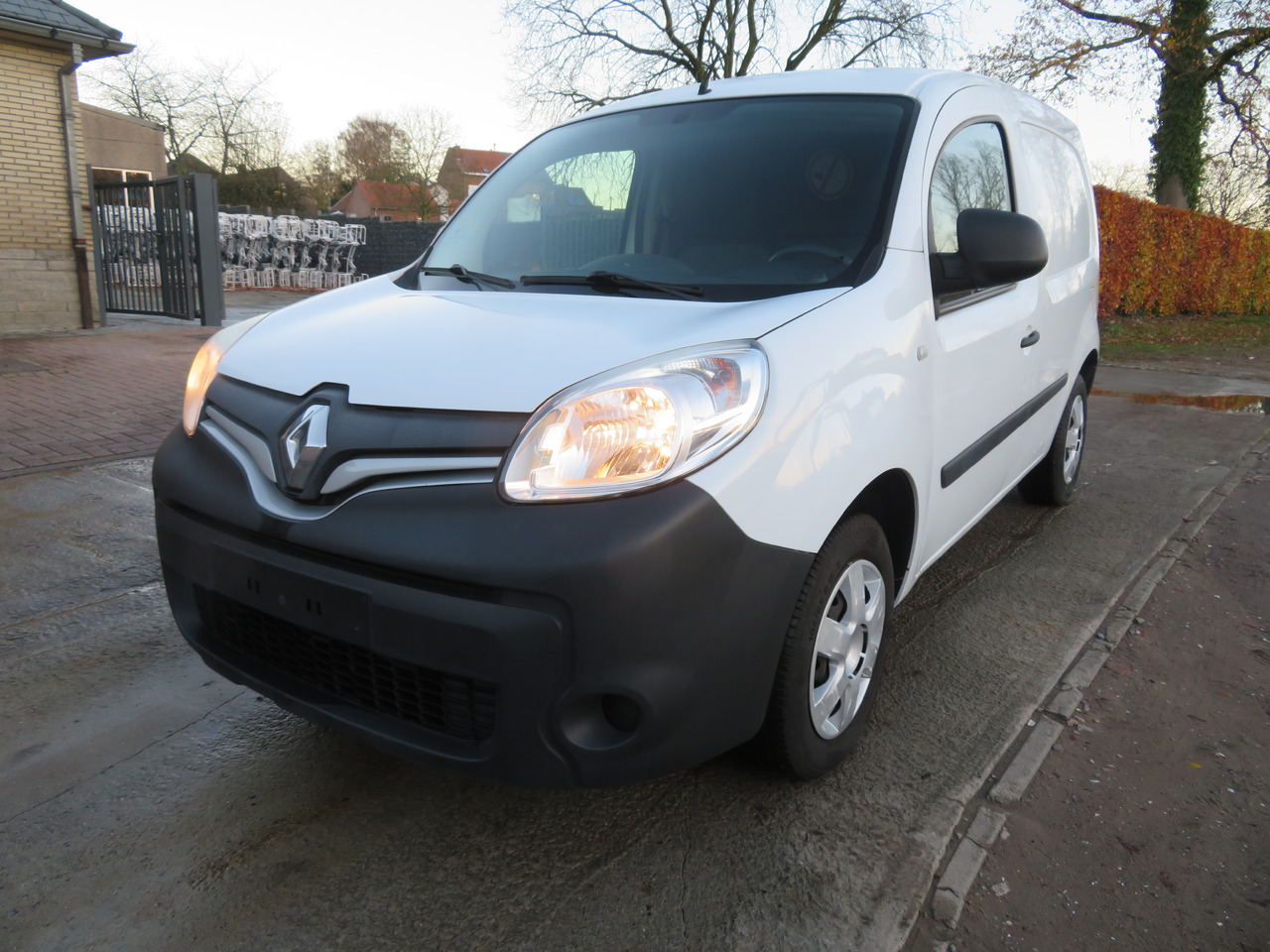 Renault Kangoo EXPRESS ENERGY 1.5dCi - Kis furgon: 3 kép. Renault Kangoo EXPRESS ENERGY 1.5dCi - Kis furgon: 3 kép.