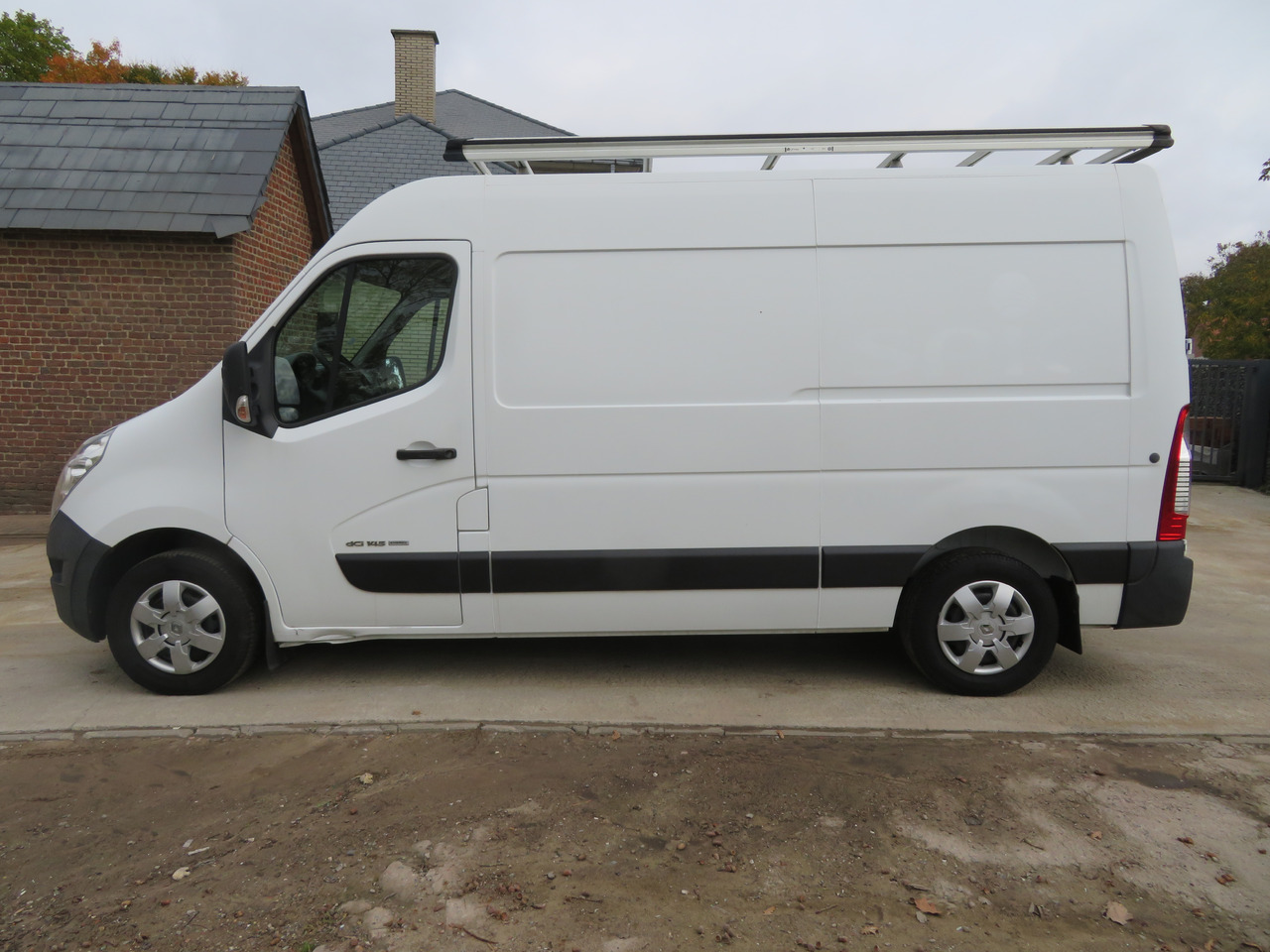 Renault Master 2.3dCi Grand Confort - L2H2 - Furgon: 4 kép. Renault Master 2.3dCi Grand Confort - L2H2 - Furgon: 4 kép.