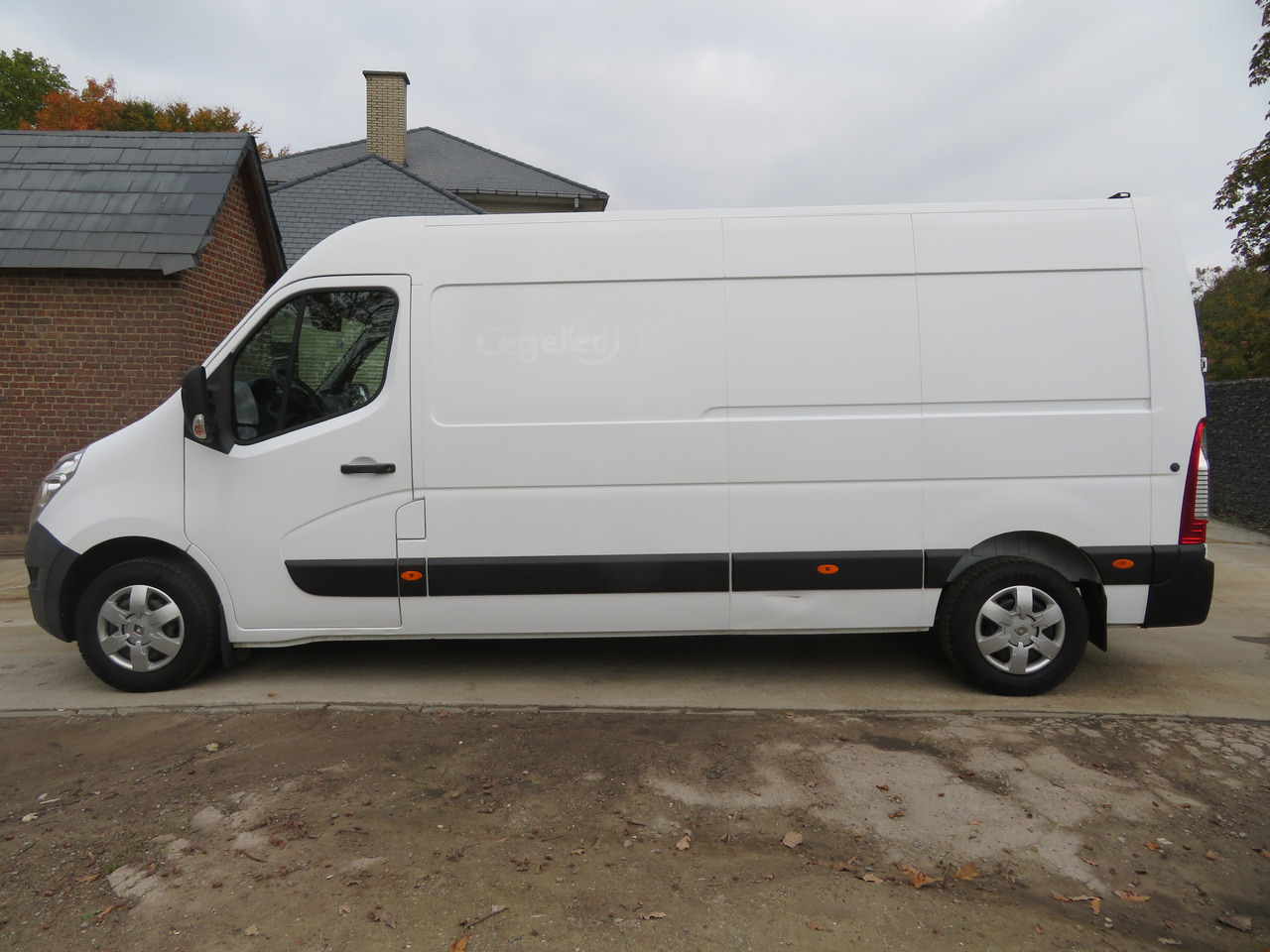 Renault Master 2.3dCi Grand Confort - L3H2 - Furgon: 4 kép. Renault Master 2.3dCi Grand Confort - L3H2 - Furgon: 4 kép.