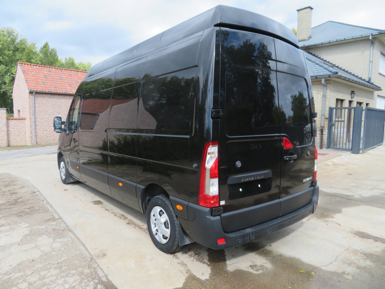 Renault Master 2.3dCi Grand Confort - L3H3 - Furgon: 5 kép. Renault Master 2.3dCi Grand Confort - L3H3 - Furgon: 5 kép.