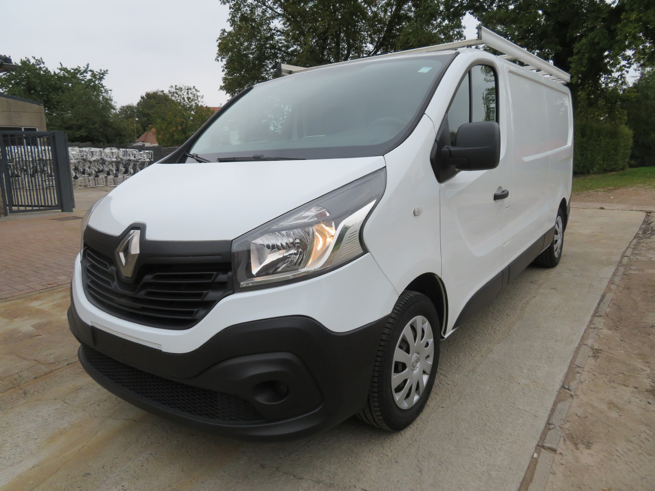 Renault Trafic 1.6dCi Grand Confort - L2H1 - Kis furgon: 3 kép. Renault Trafic 1.6dCi Grand Confort - L2H1 - Kis furgon: 3 kép.