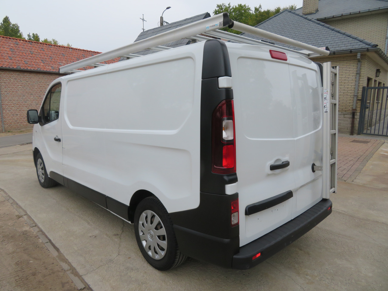 Renault Trafic 1.6dCi Grand Confort - L2H1 - Kis furgon: 5 kép. Renault Trafic 1.6dCi Grand Confort - L2H1 - Kis furgon: 5 kép.