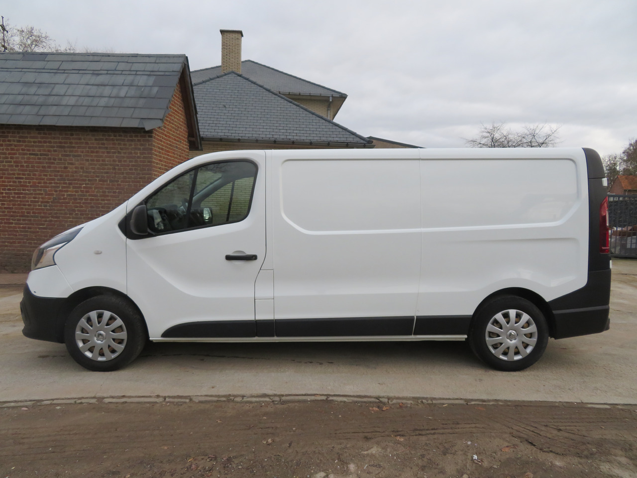 Renault Trafic 1.6dCi Grand Confort - L2H1 - Kis furgon: 4 kép. Renault Trafic 1.6dCi Grand Confort - L2H1 - Kis furgon: 4 kép.