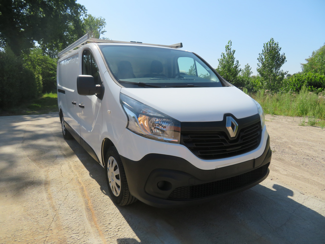 Renault Trafic 1.6dCi Grand Confort - L2H1 - Kis furgon: 1 kép. Renault Trafic 1.6dCi Grand Confort - L2H1 - Kis furgon: 1 kép.