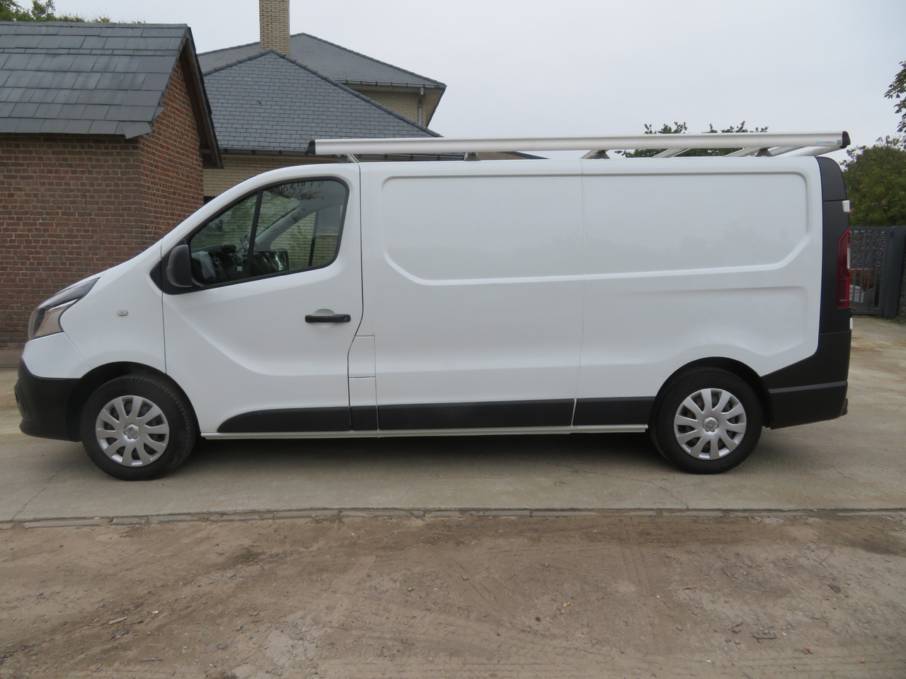 Renault Trafic 1.6dCi Grand Confort - L2H1 - Kis furgon: 4 kép. Renault Trafic 1.6dCi Grand Confort - L2H1 - Kis furgon: 4 kép.