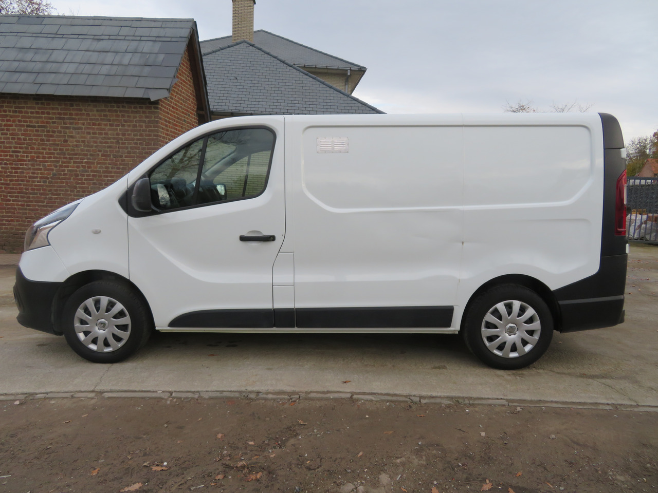 Renault Trafic 1.6dCi L1H1 - Kis furgon: 4 kép. Renault Trafic 1.6dCi L1H1 - Kis furgon: 4 kép.