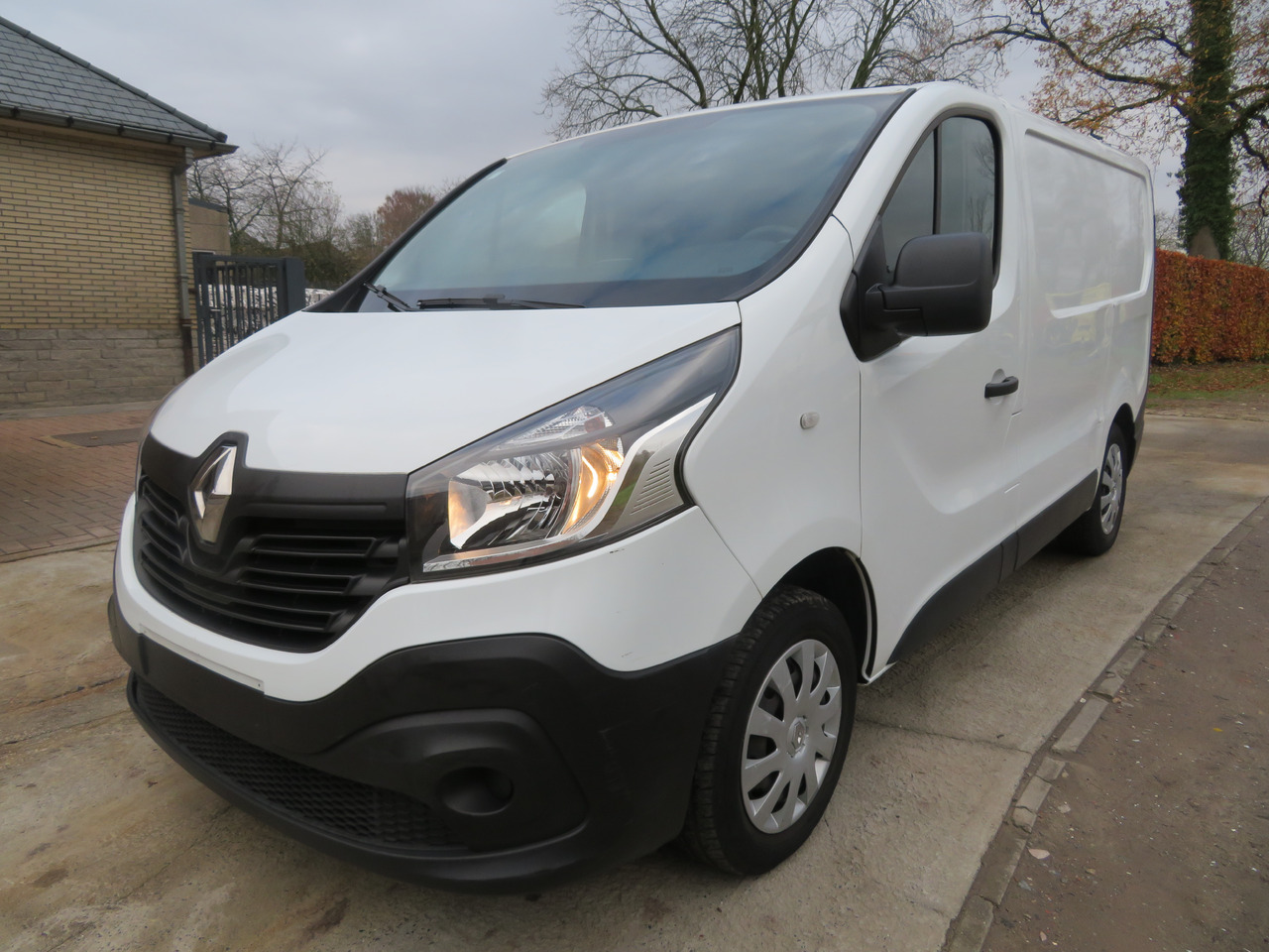 Renault Trafic 1.6dCi L1H1 - Kis furgon: 3 kép. Renault Trafic 1.6dCi L1H1 - Kis furgon: 3 kép.