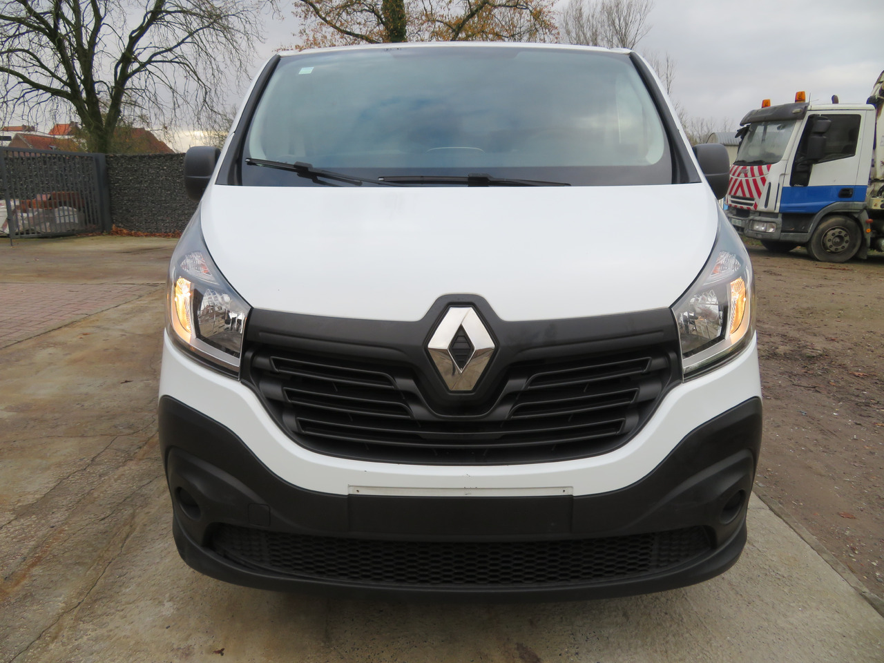 Renault Trafic 1.6dCi L1H1 - Kis furgon: 2 kép. Renault Trafic 1.6dCi L1H1 - Kis furgon: 2 kép.