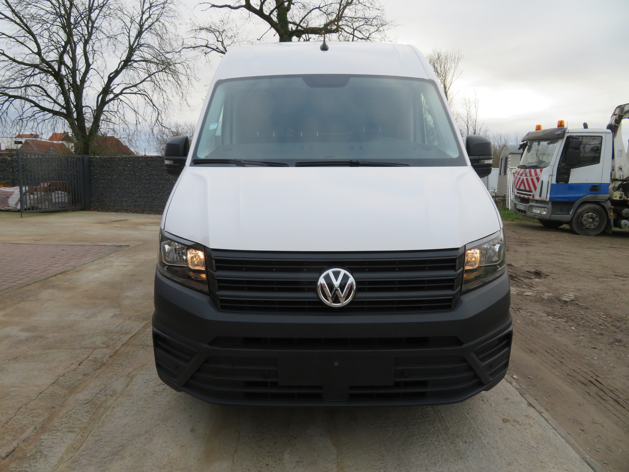 Volkswagen Crafter 2.0 CR TDi L3H3 - Furgon: 2 kép. Volkswagen Crafter 2.0 CR TDi L3H3 - Furgon: 2 kép.