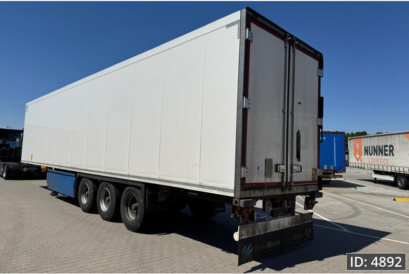 Krone SD / Carrier Vector 1550 / Palletbox / BPW Drum - Félpótkocsi hűtős: 2 kép. Krone SD / Carrier Vector 1550 / Palletbox / BPW Drum - Félpótkocsi hűtős: 2 kép.