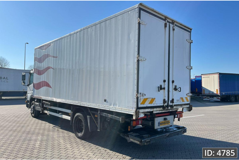 Mercedes-Benz Atego 1318 Day Cab, Euro 5, BDF / EPS automatic / DHOLLANDIA 2000KG - Cserefelépítményes teherautó: 2 kép. Mercedes-Benz Atego 1318 Day Cab, Euro 5, BDF / EPS automatic / DHOLLANDIA 2000KG - Cserefelépítményes teherautó: 2 kép.