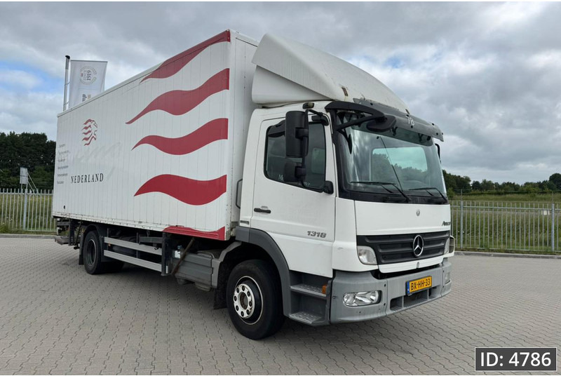 Mercedes-Benz Atego 1318 Day Cab, Euro 5, BDF / EPS automatic / DHOLLANDIA 2000KG - Cserefelépítményes teherautó: 4 kép. Mercedes-Benz Atego 1318 Day Cab, Euro 5, BDF / EPS automatic / DHOLLANDIA 2000KG - Cserefelépítményes teherautó: 4 kép.