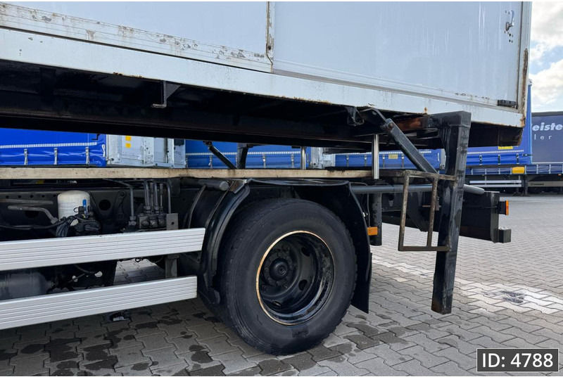 Mercedes-Benz Atego 816 Day Cab, Euro 5, BDF / EPS automatic / standklima / Hydraulic system - Cserefelépítményes teherautó: 5 kép. Mercedes-Benz Atego 816 Day Cab, Euro 5, BDF / EPS automatic / standklima / Hydraulic system - Cserefelépítményes teherautó: 5 kép.