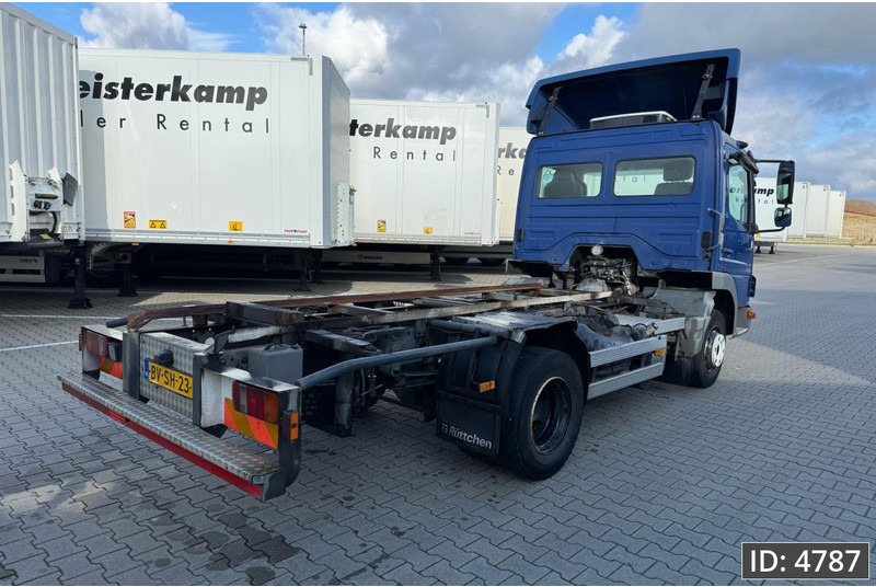 Mercedes-Benz Atego 816 Day Cab, Euro 5, BDF / EPS automatic / standklima / Hydraulic system - Cserefelépítményes teherautó: 5 kép. Mercedes-Benz Atego 816 Day Cab, Euro 5, BDF / EPS automatic / standklima / Hydraulic system - Cserefelépítményes teherautó: 5 kép.