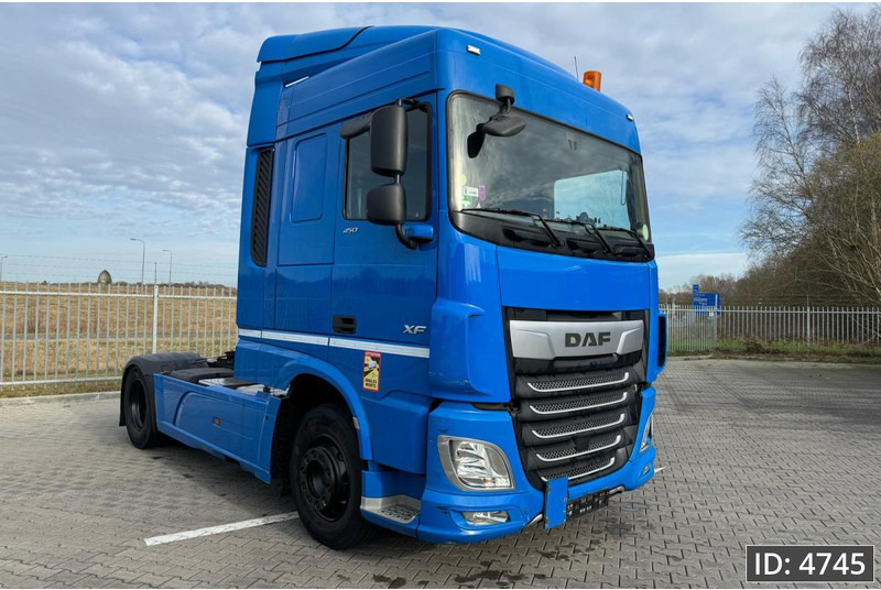 DAF XF 450 SC, Euro 6, / Fridge - Nyergesvontató: 4 kép. DAF XF 450 SC, Euro 6, / Fridge - Nyergesvontató: 4 kép.