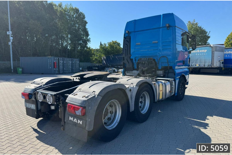 MAN TGX 33.540 XLX, Euro 5, / 6x4 / Retarder / Hydraulics - Nyergesvontató: 3 kép. MAN TGX 33.540 XLX, Euro 5, / 6x4 / Retarder / Hydraulics - Nyergesvontató: 3 kép.
