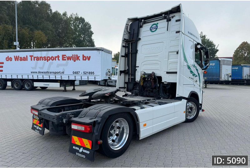 Volvo FH 460 Globetrotter XL, Euro 6, / Like new! / Special interior / Standklima / 2 Tanks - Nyergesvontató: 3 kép. Volvo FH 460 Globetrotter XL, Euro 6, / Like new! / Special interior / Standklima / 2 Tanks - Nyergesvontató: 3 kép.