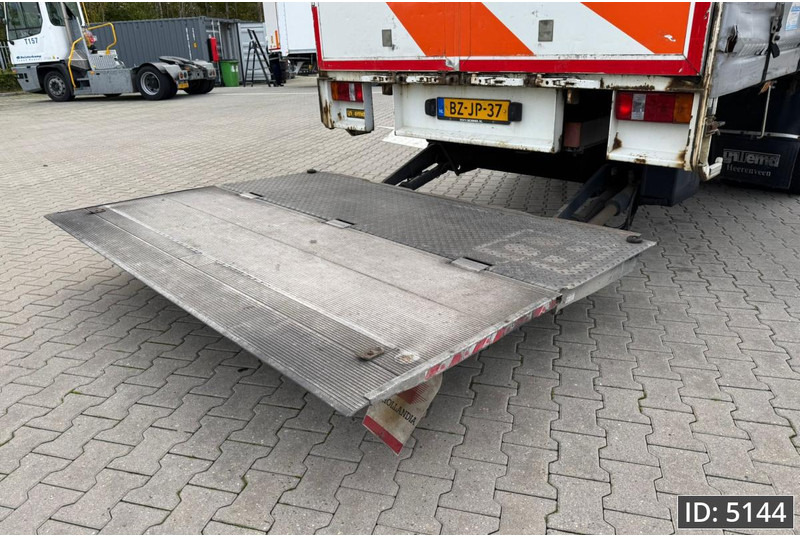 Ponyvás teherautó Scania P230 Day Cab, Euro 5, / Manual / 750x248x260 / DHOLLANDIA: 6 kép. Ponyvás teherautó Scania P230 Day Cab, Euro 5, / Manual / 750x248x260 / DHOLLANDIA: 6 kép.