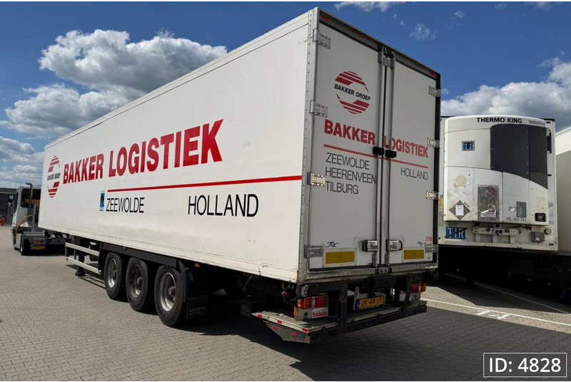Sor Iberica SP71 / Lift axle - Félpótkocsi hűtős: 2 kép. Sor Iberica SP71 / Lift axle - Félpótkocsi hűtős: 2 kép.