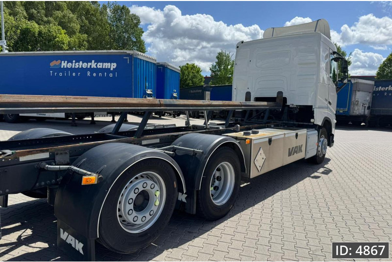 Volvo FH 500 Globetrotter, Euro 6, / 6x2 / Hydraulic body / frame 7.4 m / Tail lift - Cserefelépítményes teherautó: 4 kép. Volvo FH 500 Globetrotter, Euro 6, / 6x2 / Hydraulic body / frame 7.4 m / Tail lift - Cserefelépítményes teherautó: 4 kép.