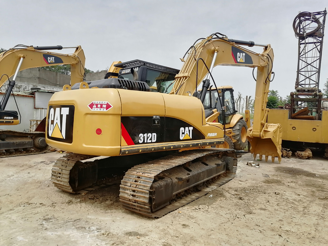 CAT 312D Excavator Click for Discount - Kotrógép: 1 kép. CAT 312D Excavator Click for Discount - Kotrógép: 1 kép.