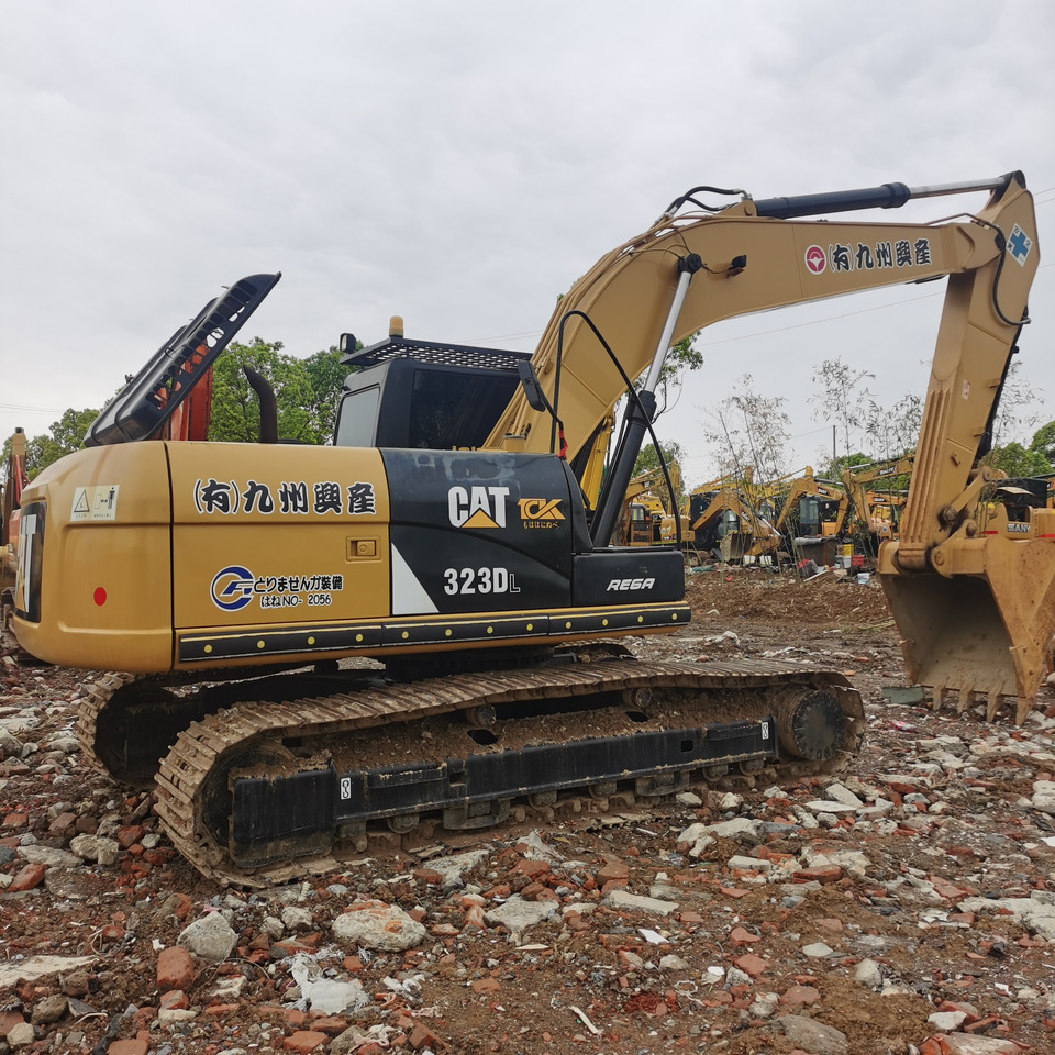 CAT 323DL Excavator Click for Discount - Kotrógép: 4 kép. CAT 323DL Excavator Click for Discount - Kotrógép: 4 kép.