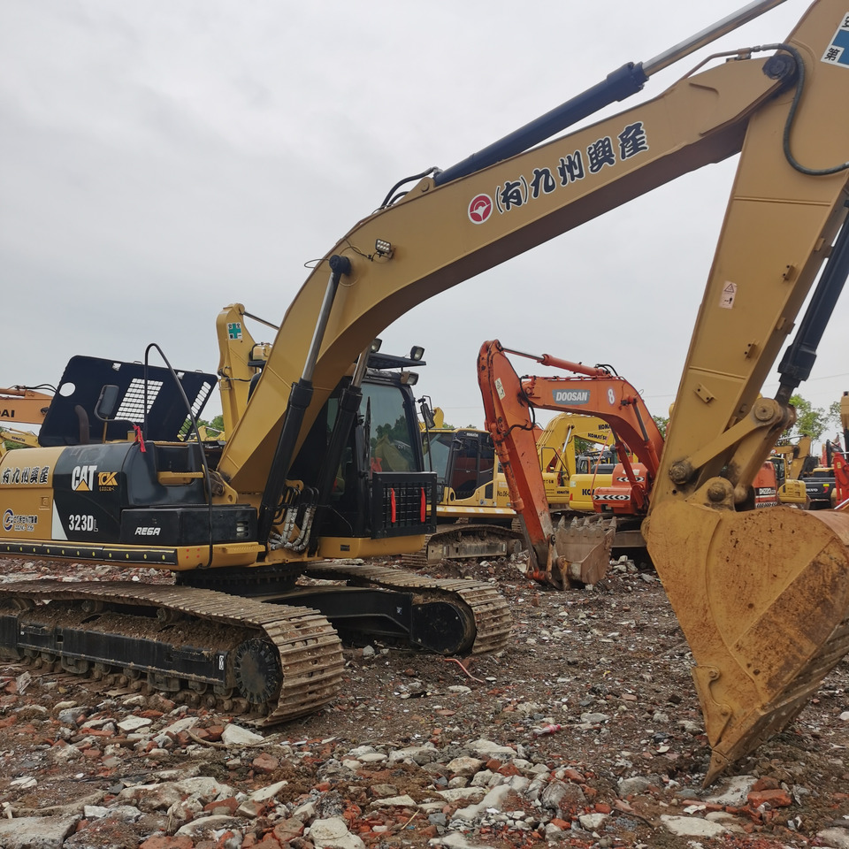 CAT 323DL Excavator Click for Discount - Kotrógép: 1 kép. CAT 323DL Excavator Click for Discount - Kotrógép: 1 kép.