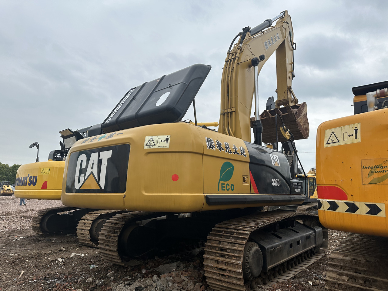 CAT 336D - Kotrógép: 2 kép. CAT 336D - Kotrógép: 2 kép.