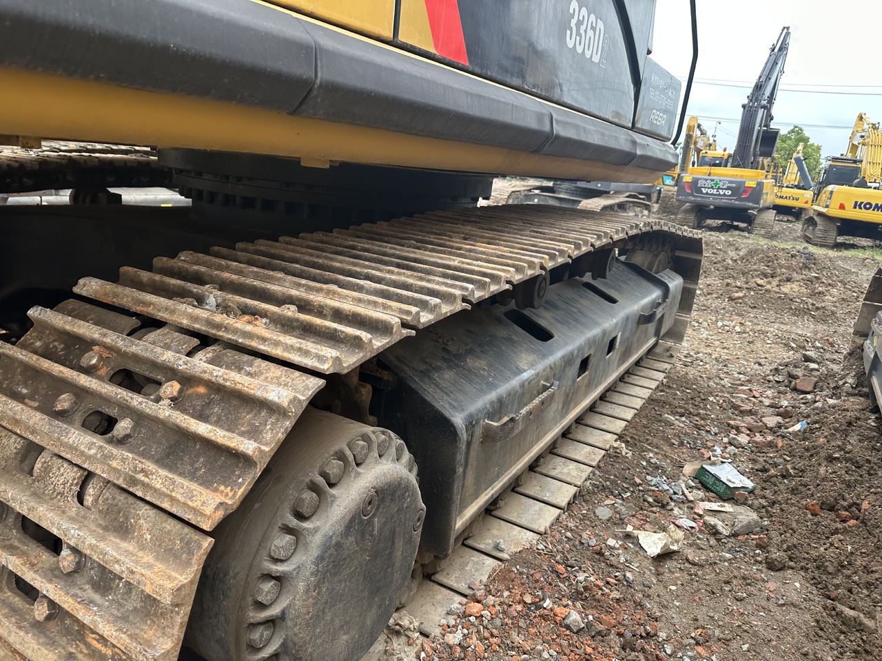 CAT 336D - Kotrógép: 4 kép. CAT 336D - Kotrógép: 4 kép.