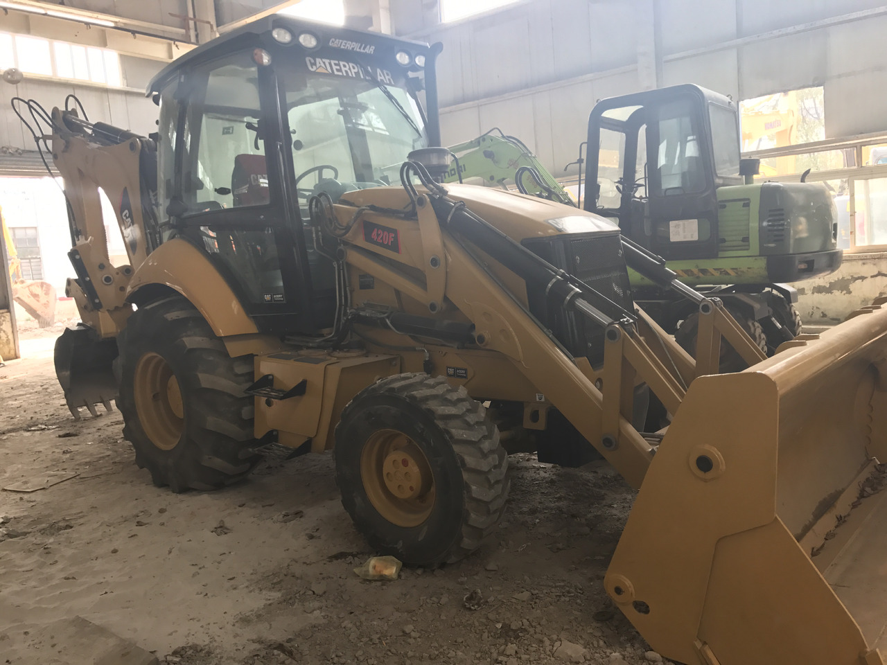 CAT Backhoe Loader 420F Click Here for Discount - Kotrórakodó: 3 kép. CAT Backhoe Loader 420F Click Here for Discount - Kotrórakodó: 3 kép.