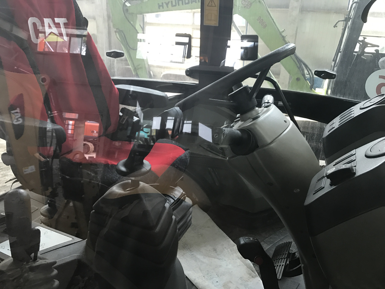 CAT Backhoe Loader 420F Click Here for Discount - Kotrórakodó: 5 kép. CAT Backhoe Loader 420F Click Here for Discount - Kotrórakodó: 5 kép.