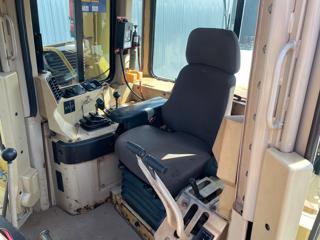 Buldózer CAT Bulldozer D9R Click for Discount: 7 kép. Buldózer CAT Bulldozer D9R Click for Discount: 7 kép.