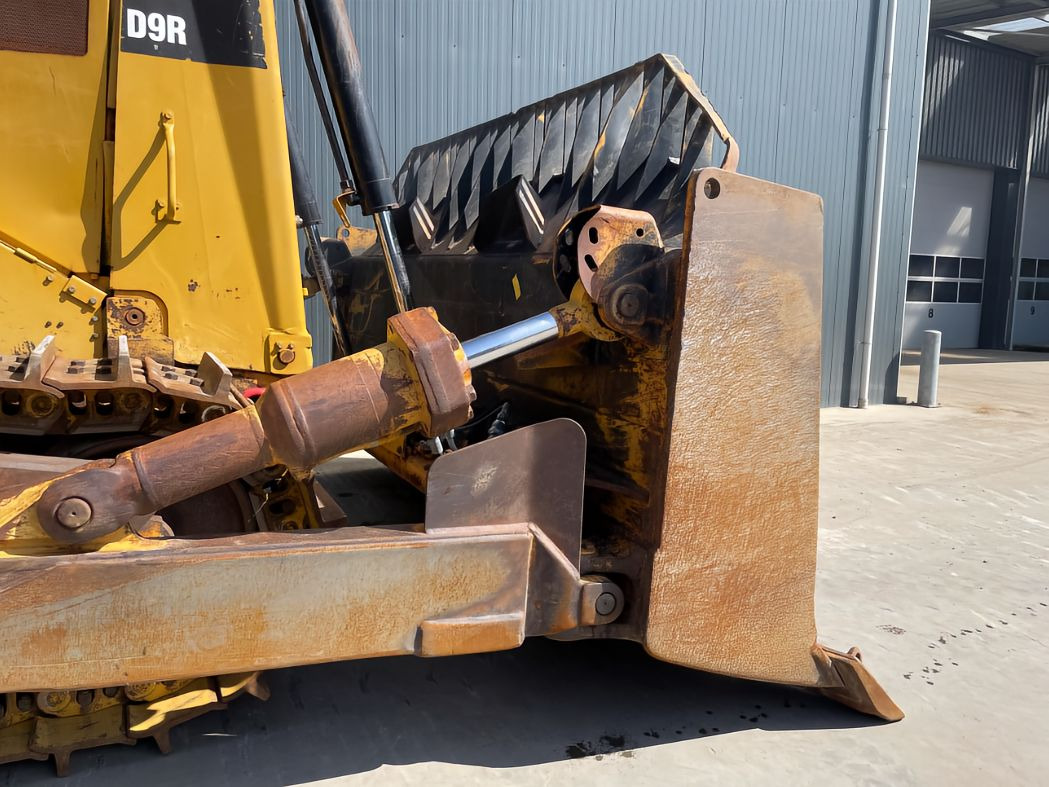 Buldózer CAT Bulldozer D9R Click for Discount: 6 kép. Buldózer CAT Bulldozer D9R Click for Discount: 6 kép.