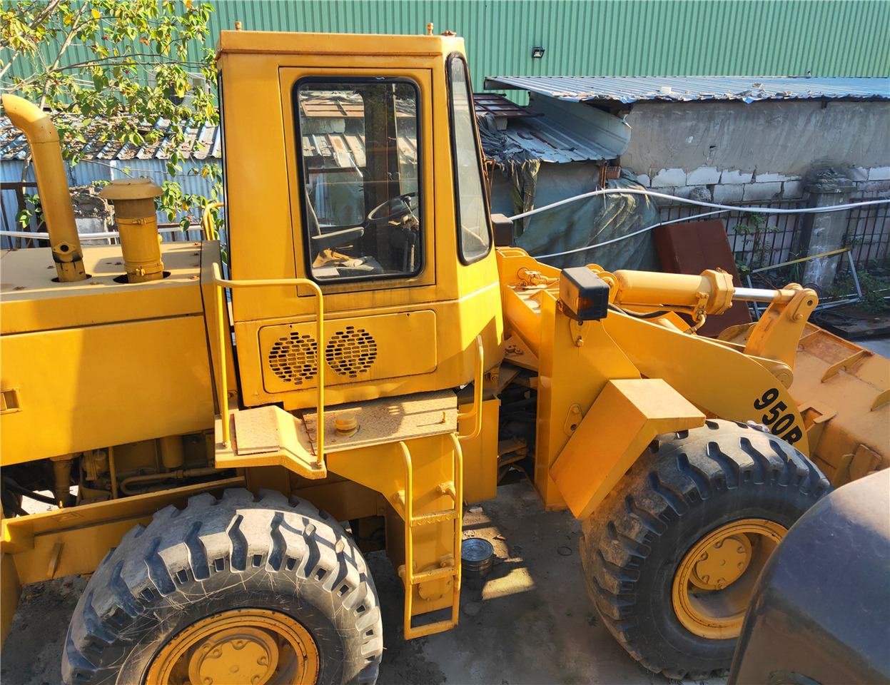 CAT Wheel Loader 950B - Gumikerekes homlokrakodó: 1 kép. CAT Wheel Loader 950B - Gumikerekes homlokrakodó: 1 kép.