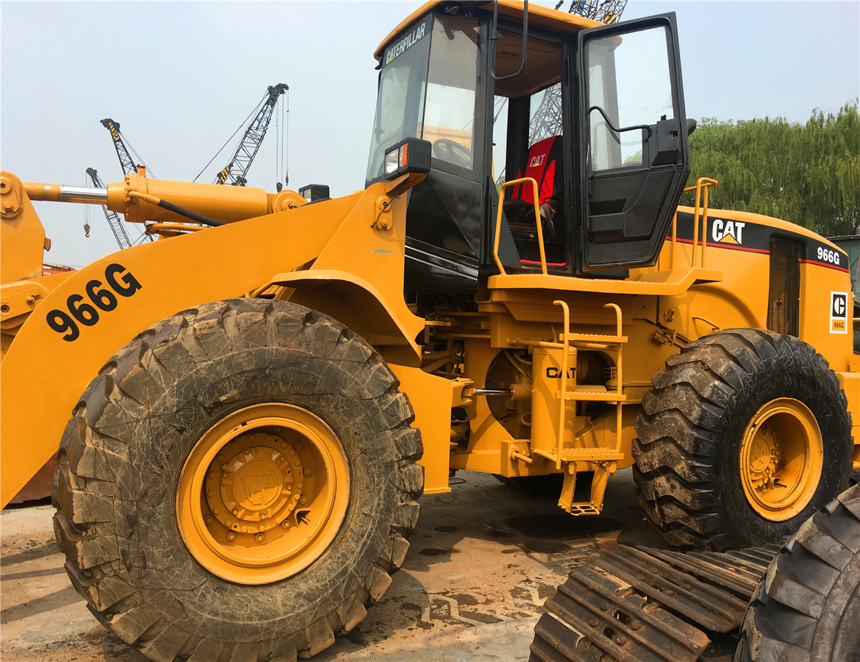 CAT Wheel Loader CAT 966G - Gumikerekes homlokrakodó: 5 kép. CAT Wheel Loader CAT 966G - Gumikerekes homlokrakodó: 5 kép.