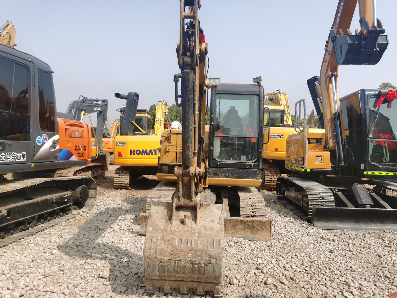 CATERPILLAR 306E2 - Lánctalpas kotró: 2 kép. CATERPILLAR 306E2 - Lánctalpas kotró: 2 kép.