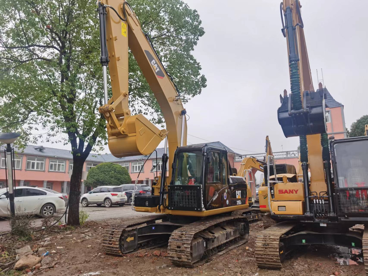 CATERPILLAR 315D2L - Lánctalpas kotró: 3 kép. CATERPILLAR 315D2L - Lánctalpas kotró: 3 kép.