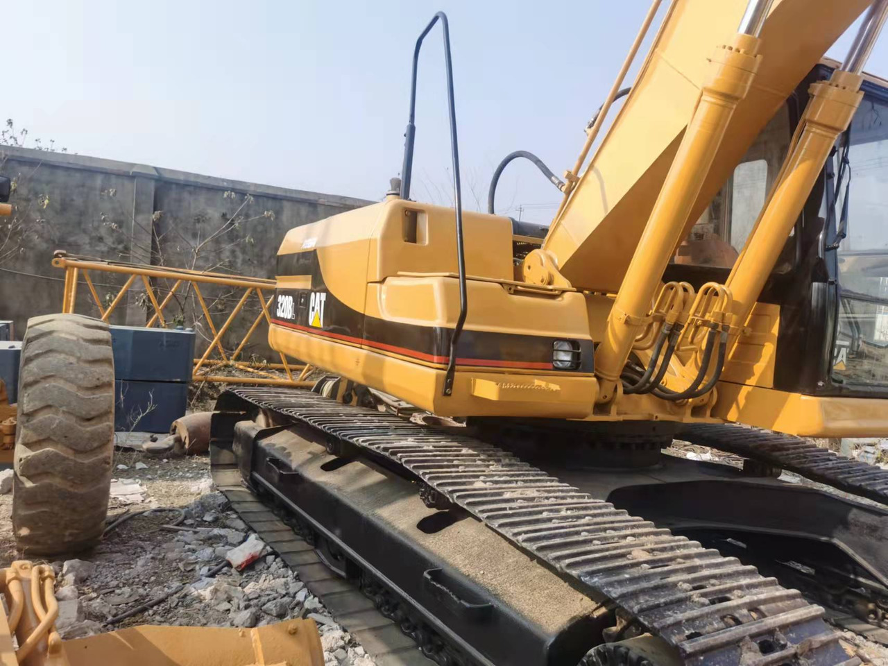 CATERPILLAR 320B - Lánctalpas kotró: 5 kép. CATERPILLAR 320B - Lánctalpas kotró: 5 kép.