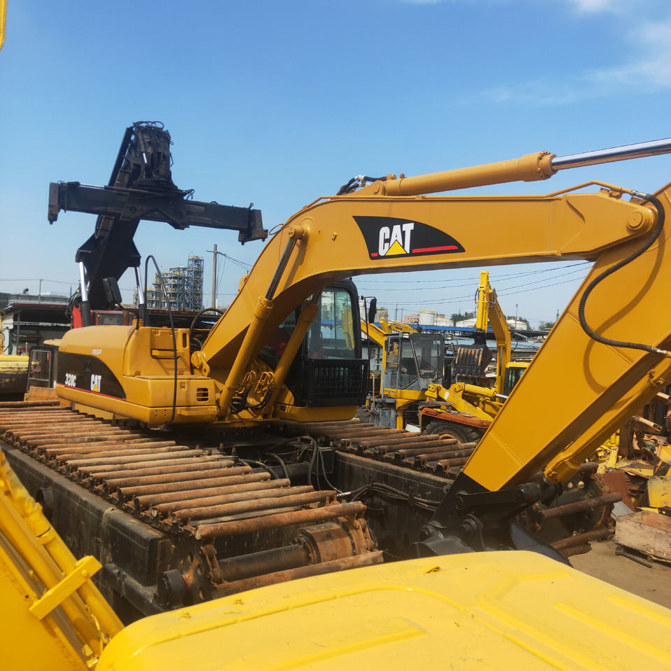 CATERPILLAR 320C - Lánctalpas kotró: 5 kép. CATERPILLAR 320C - Lánctalpas kotró: 5 kép.