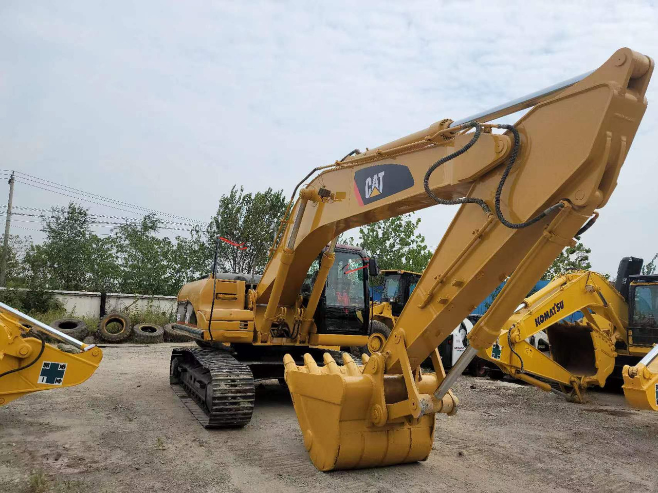 CATERPILLAR 325D - Lánctalpas kotró: 5 kép. CATERPILLAR 325D - Lánctalpas kotró: 5 kép.