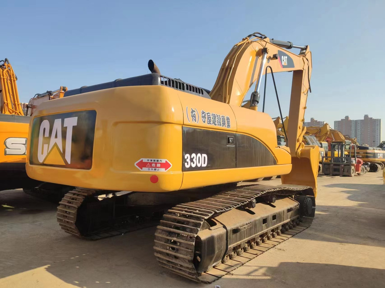 CATERPILLAR 330D - Lánctalpas kotró: 2 kép. CATERPILLAR 330D - Lánctalpas kotró: 2 kép.