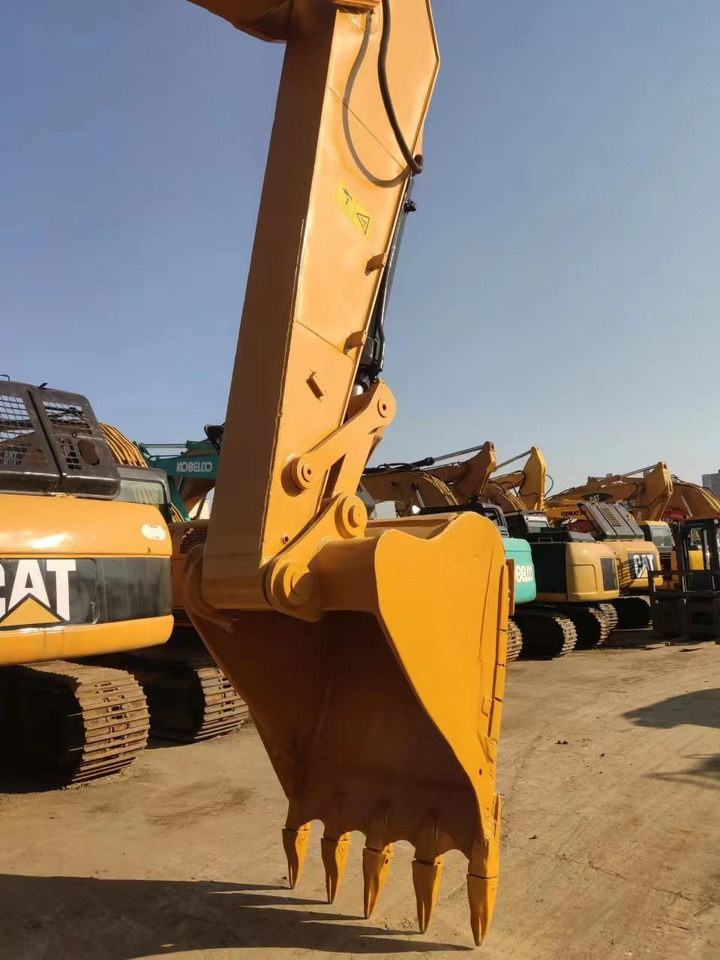 CATERPILLAR 330D - Lánctalpas kotró: 4 kép. CATERPILLAR 330D - Lánctalpas kotró: 4 kép.