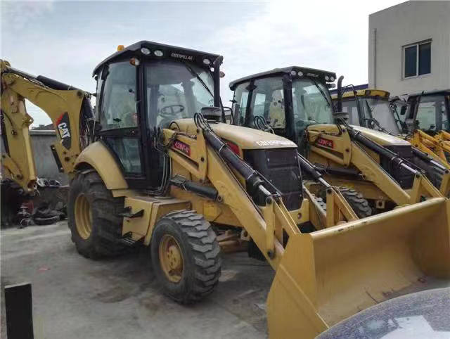 CATERPILLAR Backhoe Loader 420F Click Here for Discount - Kotrórakodó: 2 kép. CATERPILLAR Backhoe Loader 420F Click Here for Discount - Kotrórakodó: 2 kép.