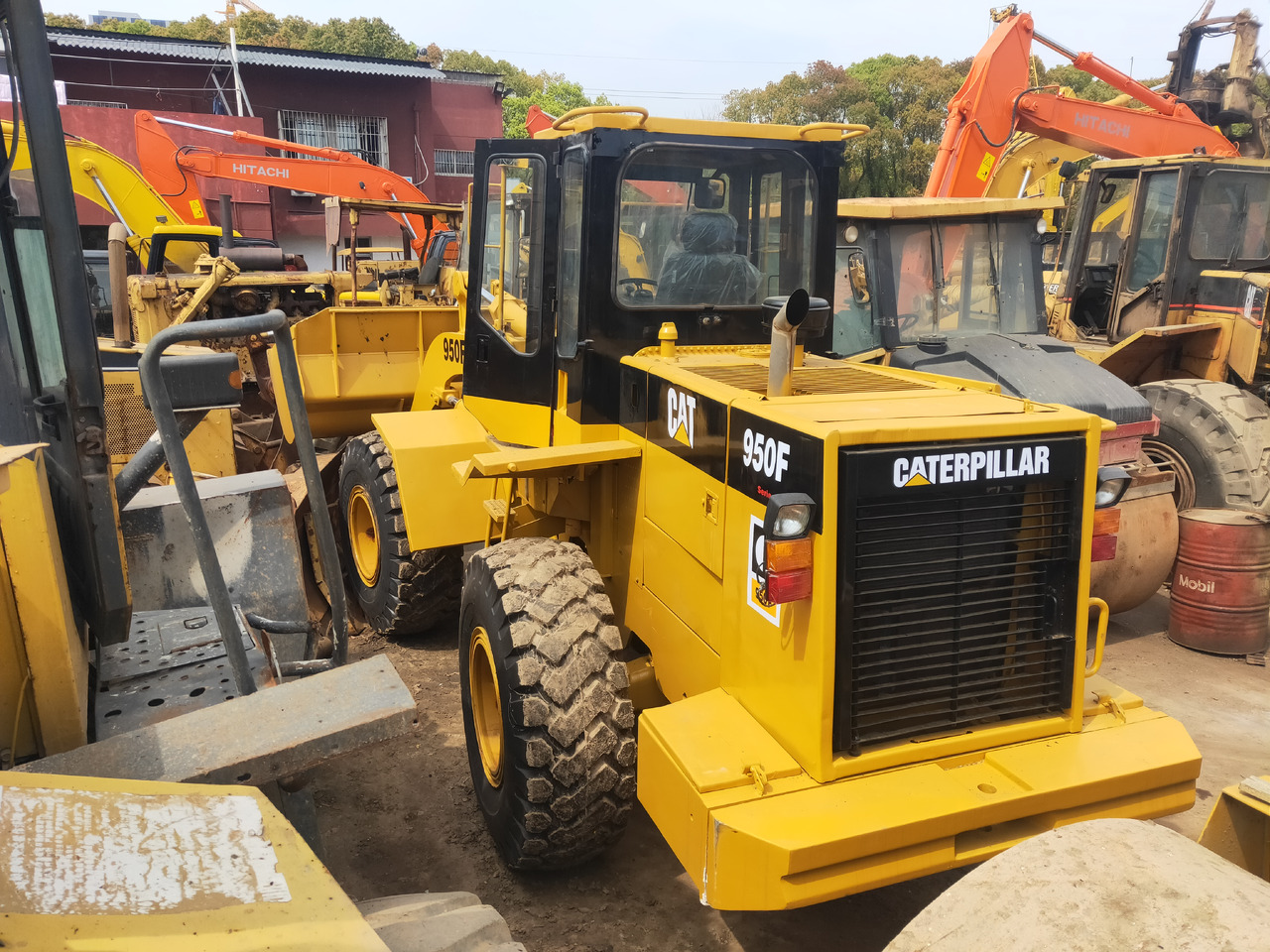 CATERPILLAR Wheel Loader  950F Click Here for Discount - Gumikerekes homlokrakodó: 2 kép. CATERPILLAR Wheel Loader  950F Click Here for Discount - Gumikerekes homlokrakodó: 2 kép.